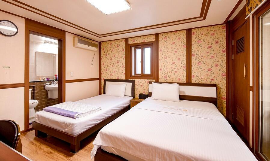 Hillstay Residence Hotel Gumi Ngoại thất bức ảnh