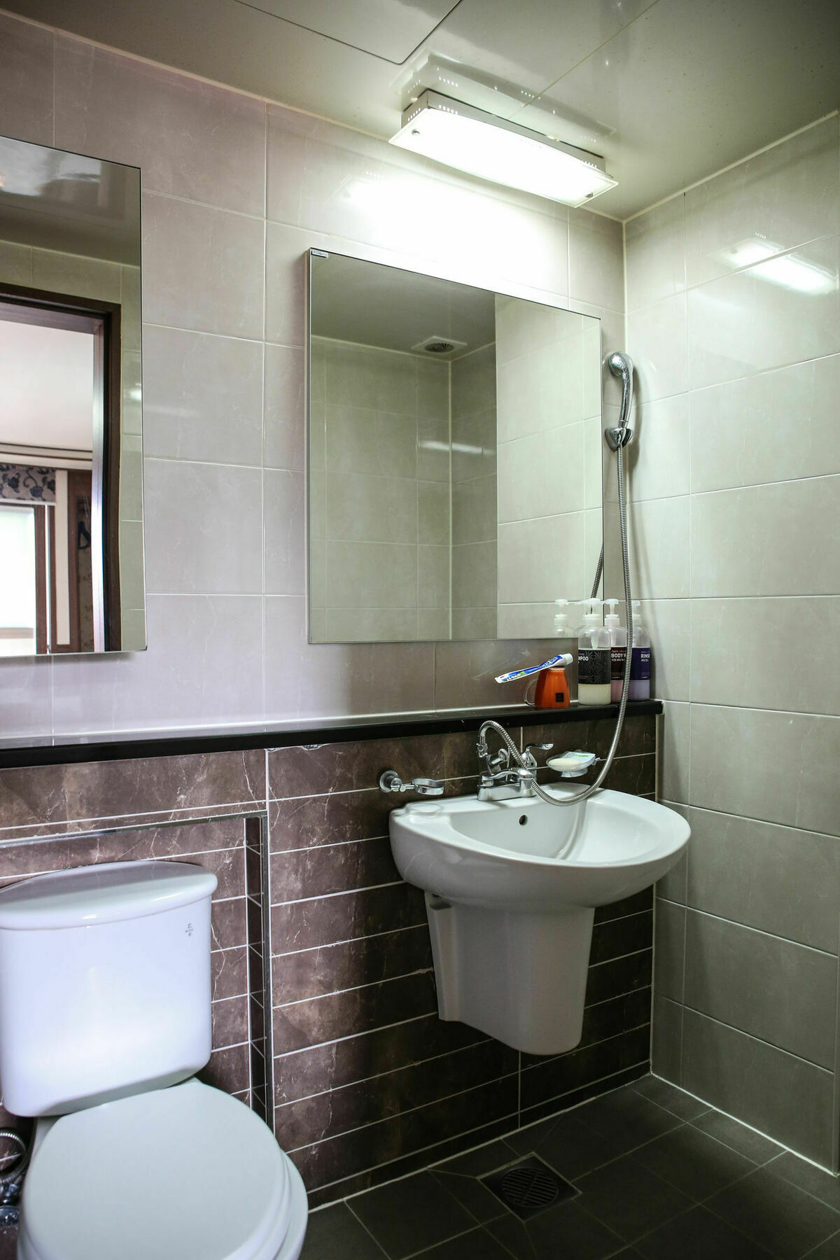 Hillstay Residence Hotel Gumi Ngoại thất bức ảnh